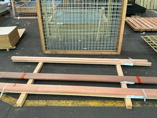 Geschaafd meranti 28x68/9x45 mm (8x) - afbeelding 2 van  7