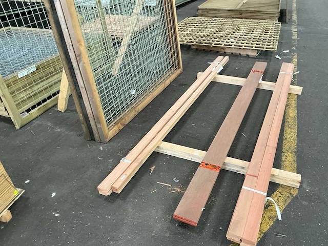 Geschaafd meranti 28x68/9x45 mm (8x) - afbeelding 3 van  7