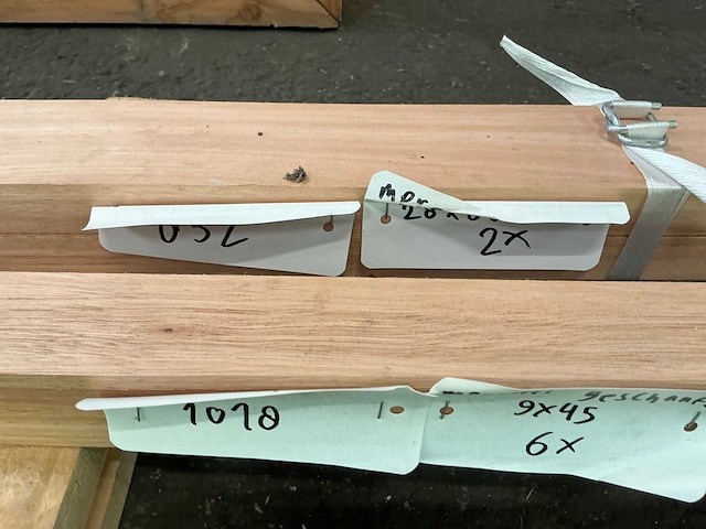 Geschaafd meranti 28x68/9x45 mm (8x) - afbeelding 7 van  7