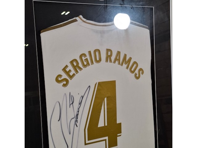 Gesigneerd voetbalshirt, adidas, real madrid, sergio ramos - afbeelding 7 van  7