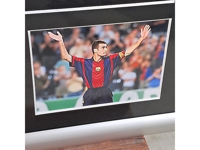 Gesigneerd voetbalshirt, 'josep guardiola' - afbeelding 5 van  9