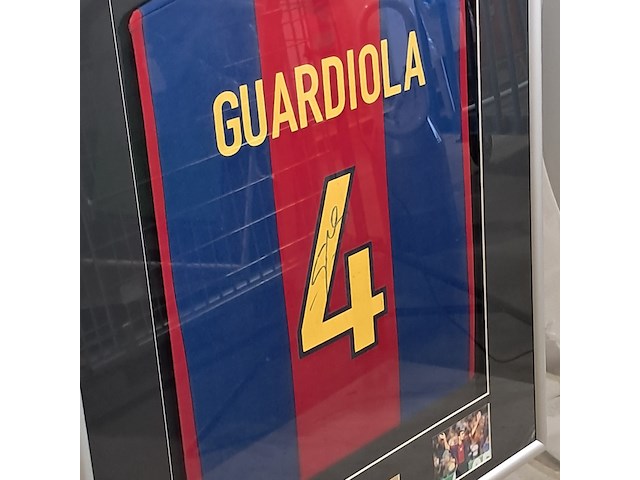 Gesigneerd voetbalshirt, 'josep guardiola' - afbeelding 6 van  9