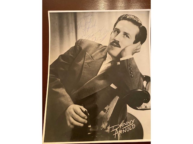 Gesigneerde foto danny arnold - afbeelding 1 van  2