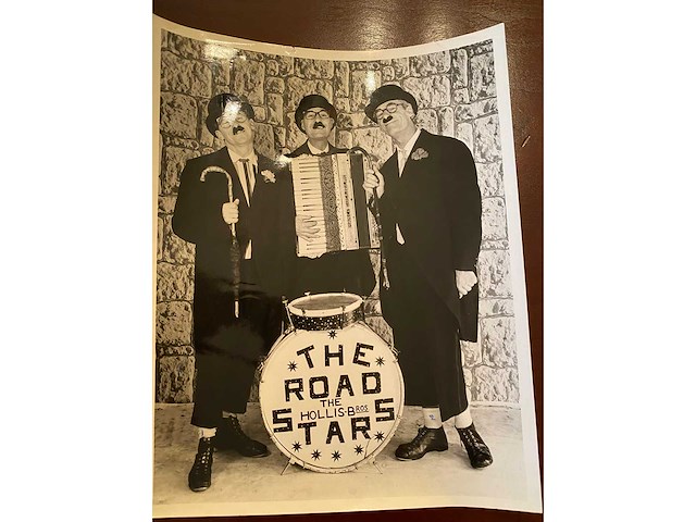 Gesigneerde promotie foto the hollis bros. (2x) - afbeelding 3 van  4