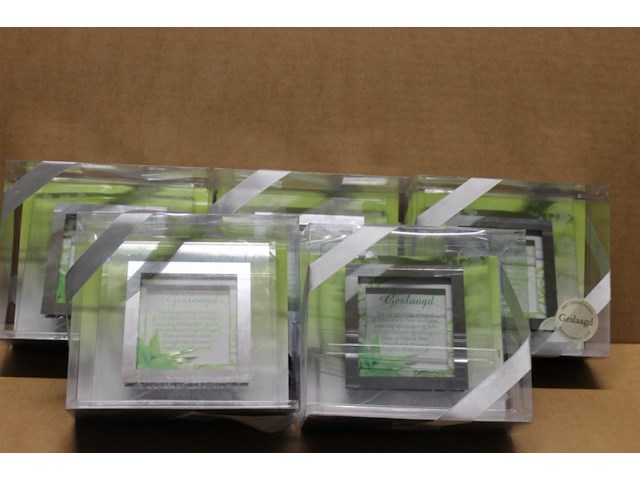 Geslaagd bordje cq tegel 3 stuks in krat i - afbeelding 4 van  5