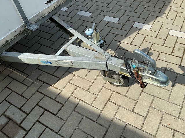 Gesloten aanhangwagen inclusief lier en oprijplaten - afbeelding 2 van  30