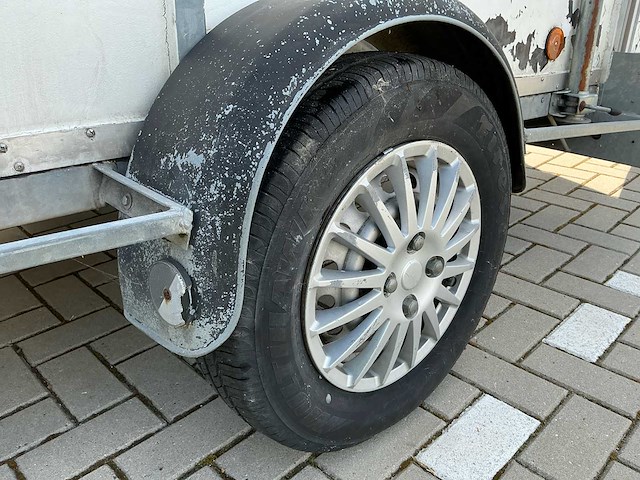 Gesloten aanhangwagen inclusief lier en oprijplaten - afbeelding 4 van  30