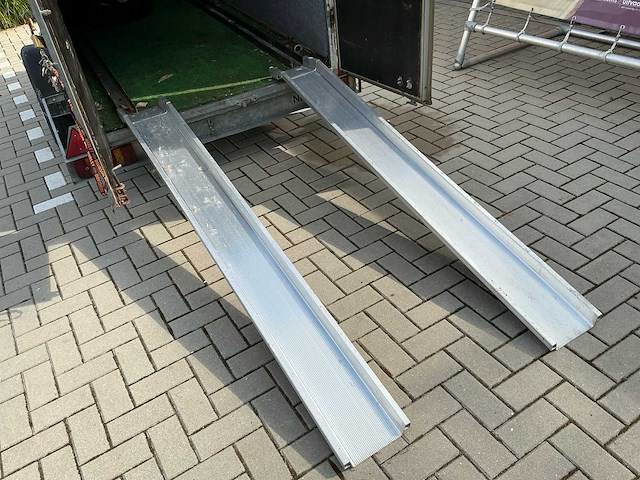 Gesloten aanhangwagen inclusief lier en oprijplaten - afbeelding 7 van  30