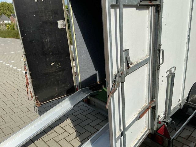 Gesloten aanhangwagen inclusief lier en oprijplaten - afbeelding 9 van  30