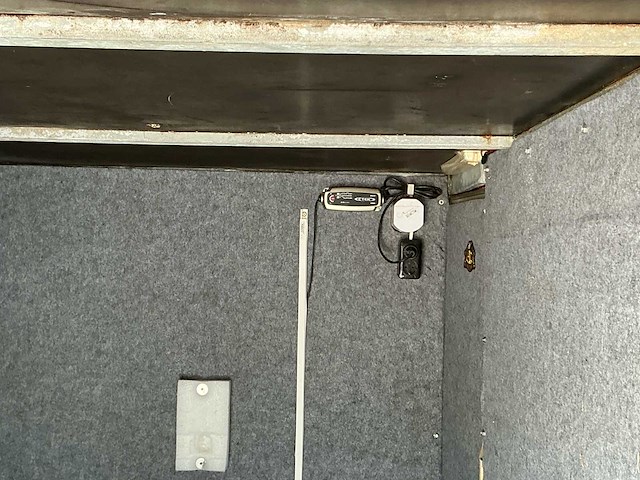 Gesloten aanhangwagen inclusief lier en oprijplaten - afbeelding 10 van  30