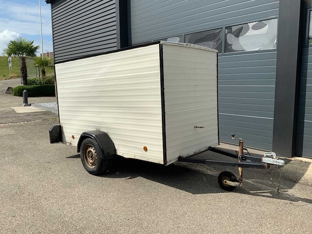 Gesloten aanhangwagen met laadklep - afbeelding 4 van  7