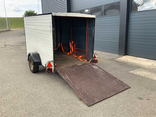 Gesloten aanhangwagen met laadklep - afbeelding 5 van  7