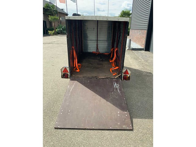 Gesloten aanhangwagen met laadklep - afbeelding 7 van  7