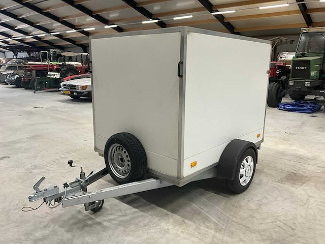 Gesloten geïsoleerde aanhangwagen - afbeelding 1 van  12