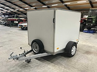 Gesloten geïsoleerde aanhangwagen - afbeelding 1 van  12
