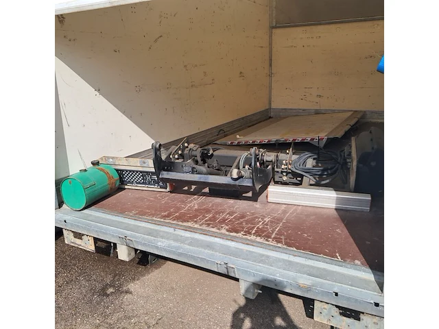 Gesloten laadbak opbouw, labbé by gruau, incl. laadklep en hydraulisch draagsysteem - afbeelding 5 van  9