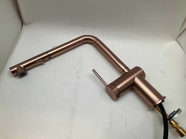 Gessi inedito godronato brushed copper keukenmengkraan met uittrekbare handdouche - afbeelding 2 van  9