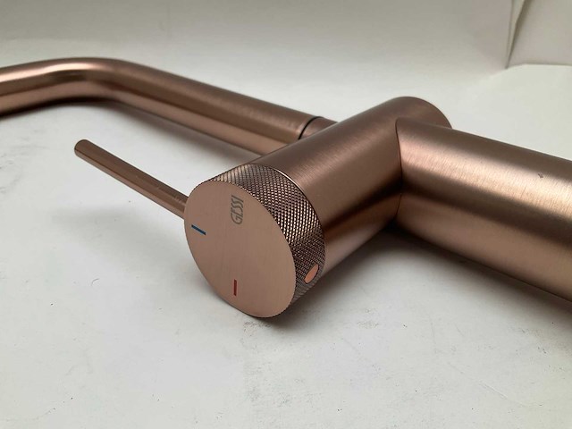 Gessi inedito godronato brushed copper keukenmengkraan met uittrekbare handdouche - afbeelding 3 van  9