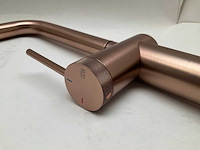 Gessi inedito godronato brushed copper keukenmengkraan met uittrekbare handdouche - afbeelding 3 van  9