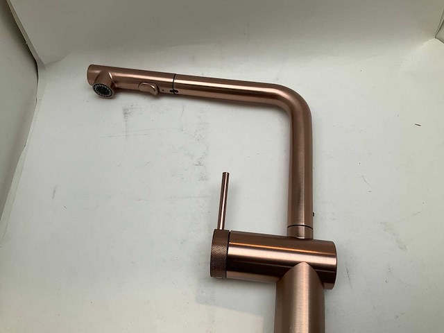 Gessi inedito godronato brushed copper keukenmengkraan met uittrekbare handdouche - afbeelding 8 van  9