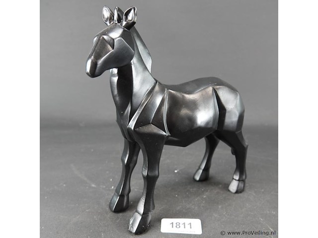 Gestiled paard - afbeelding 1 van  5