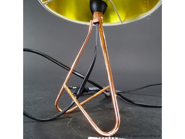 Gestilede tafellamp op koperen voet - afbeelding 4 van  5