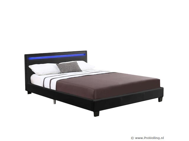 Gestoffeerd bed verona - afbeelding 1 van  7