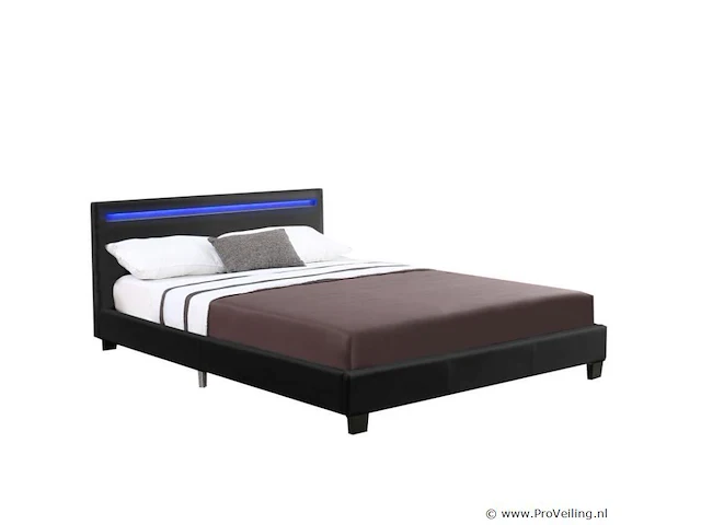 Gestoffeerd bed verona - afbeelding 1 van  7