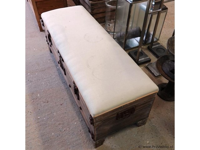 Gestoffeerde gangbank gemaakt van oud hout, naar antieke indonesische model - afbeelding 3 van  5