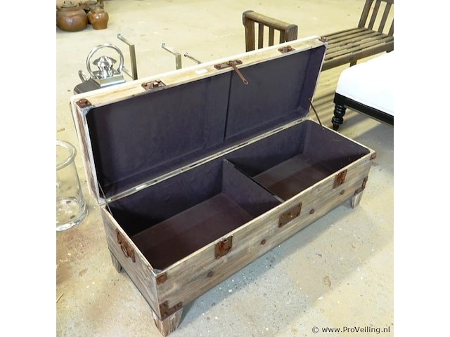 Gestoffeerde gangbank gemaakt van oud hout, naar antieke indonesische model - afbeelding 4 van  5