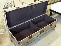 Gestoffeerde gangbank gemaakt van oud hout, naar antieke indonesische model - afbeelding 4 van  5