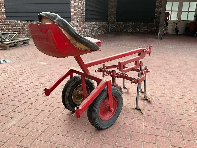 Getrokken 5-tands rijenschoffel met bestuurderszitplaats - afbeelding 5 van  7