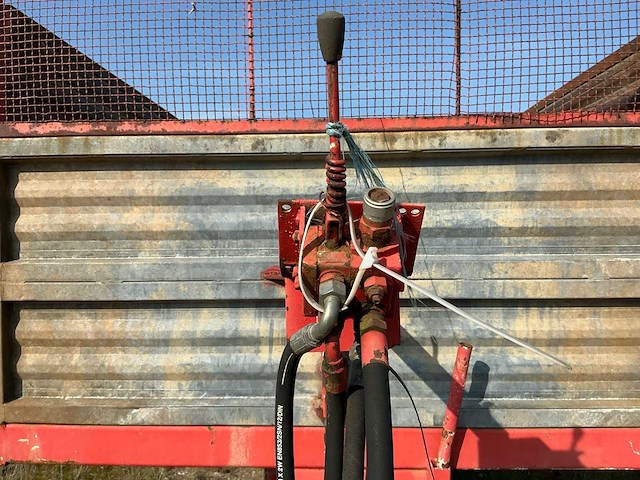 Getrokken enkelassige meststrooier - afbeelding 2 van  20