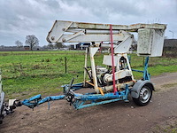 Getrokken knikarm hoogwerker - afbeelding 1 van  8