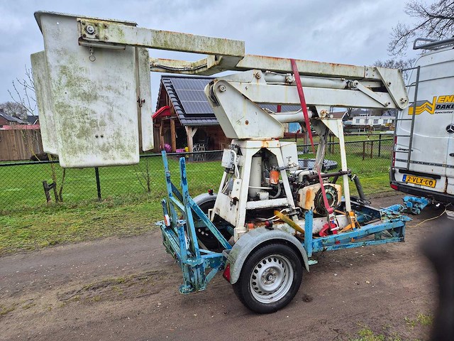 Getrokken knikarm hoogwerker - afbeelding 4 van  8