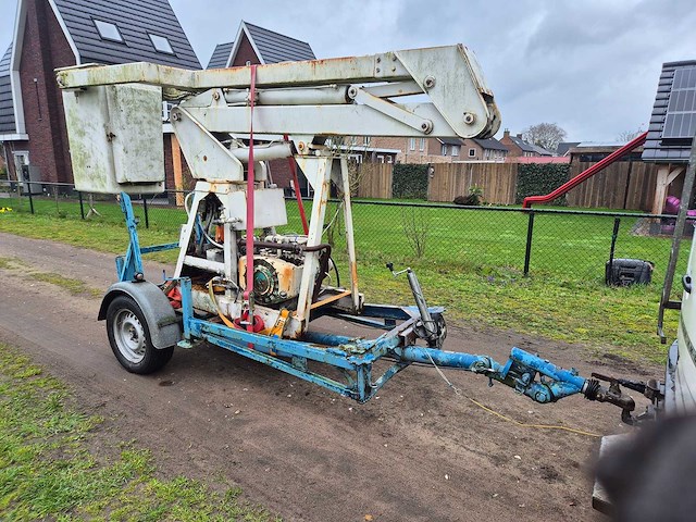 Getrokken knikarm hoogwerker - afbeelding 5 van  8