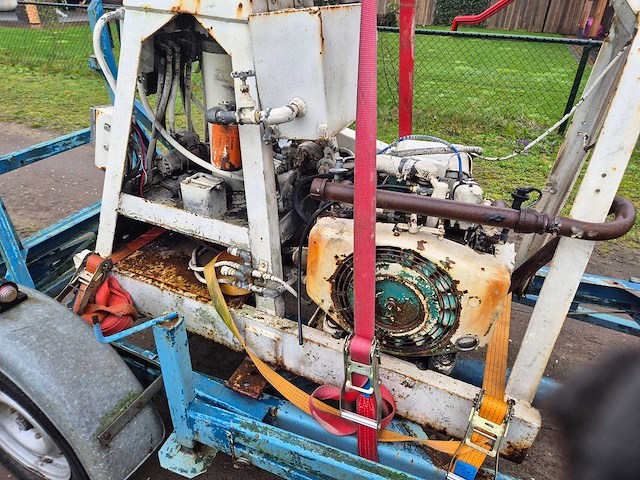 Getrokken knikarm hoogwerker - afbeelding 7 van  8