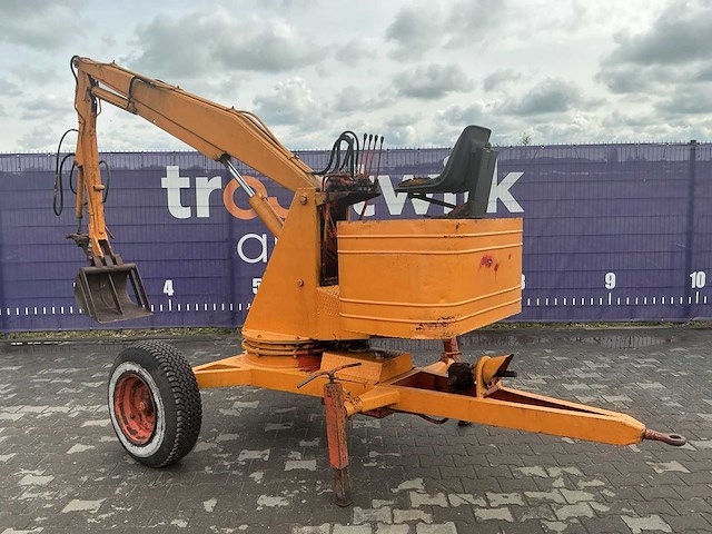 Getrokken kraan op onderstel - afbeelding 2 van  8