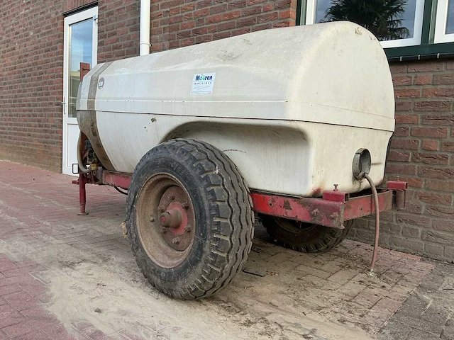 Getrokken landbouwspuit – 1.000 liter – 1.500 mm – polyester – aftakas - afbeelding 7 van  14