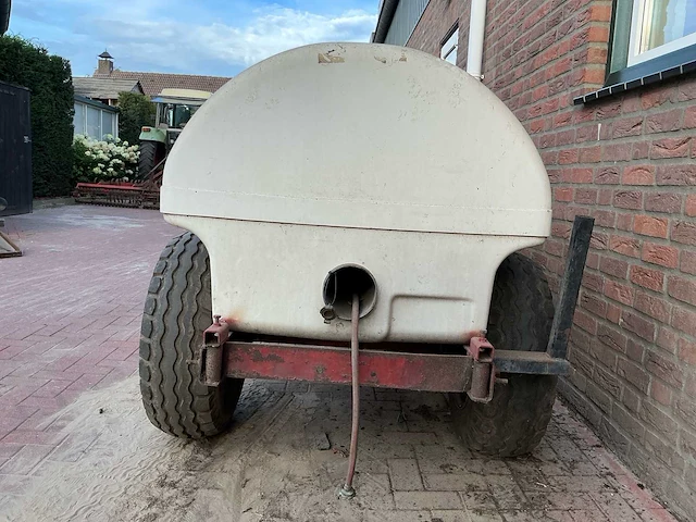 Getrokken landbouwspuit – 1.000 liter – 1.500 mm – polyester – aftakas - afbeelding 8 van  14