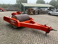 Getrokken weg motorwals