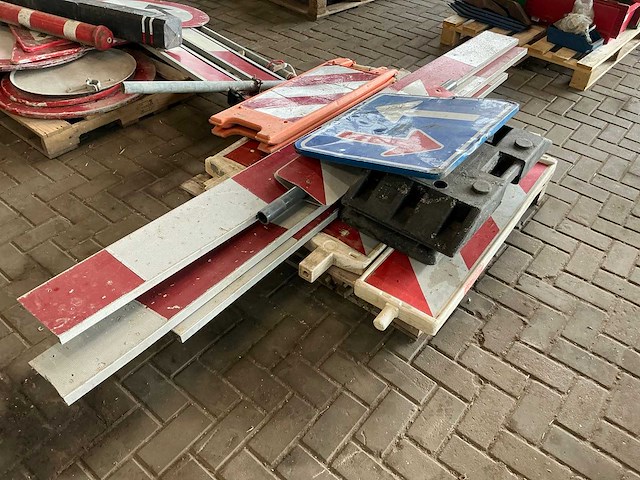 Gevarenborden - afbeelding 2 van  3