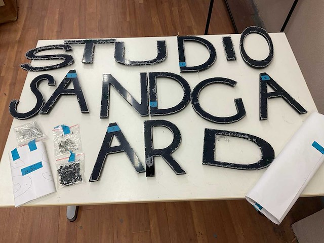 Gevel reclame letters: studio sandgaart - afbeelding 1 van  2