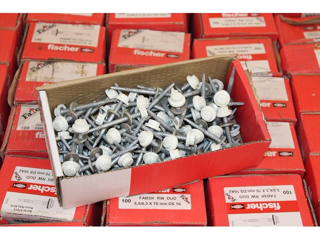 Gevelankers fisher op pallet. ca. 70 dozen. - afbeelding 1 van  3