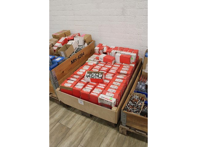 Gevelankers fisher op pallet. ca. 70 dozen. - afbeelding 2 van  3