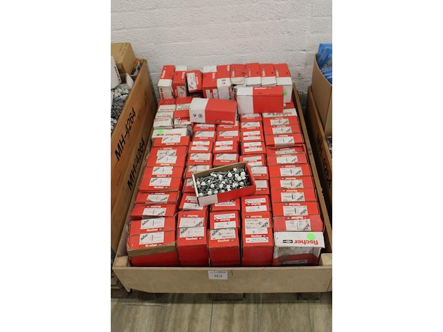 Gevelankers fisher op pallet. ca. 70 dozen. - afbeelding 3 van  3