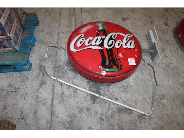 Gevelreclame coca cola. doorsnede ca. 80 cm. - afbeelding 1 van  2