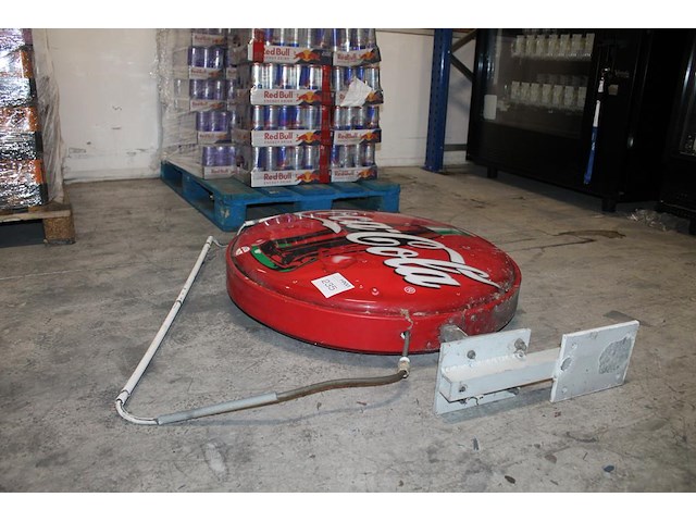 Gevelreclame coca cola. doorsnede ca. 80 cm. - afbeelding 2 van  2