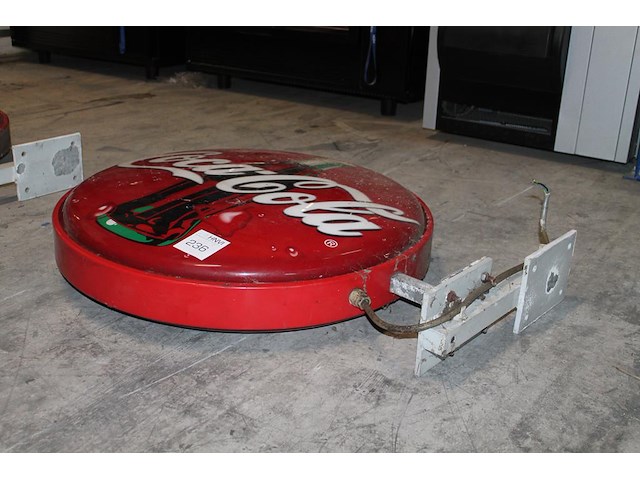 Gevelreclame coca cola. doorsnede ca. 80 cm. - afbeelding 2 van  2