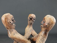 Gevlochten gesneden houten sculptuur - afbeelding 4 van  5